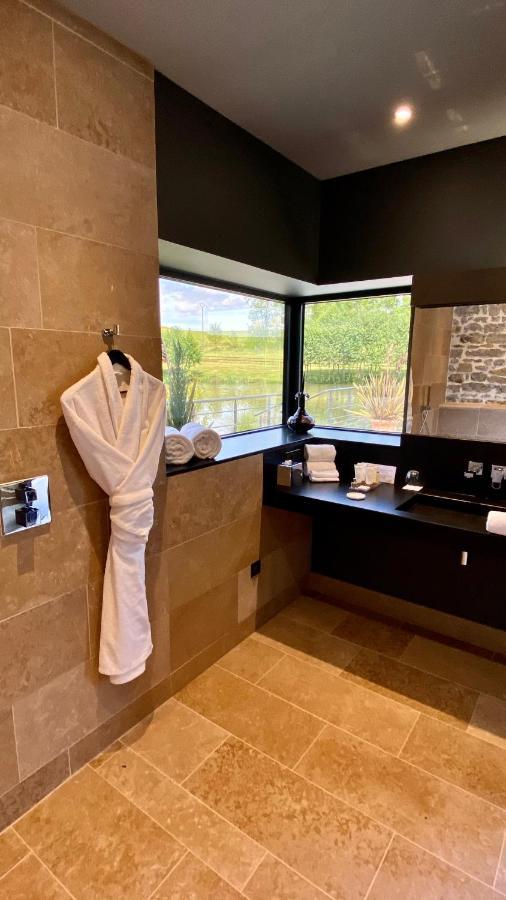 Domaine De Rymska & Spa - Relais & Chateaux Saint-Jean-de-Trezy Bagian luar foto