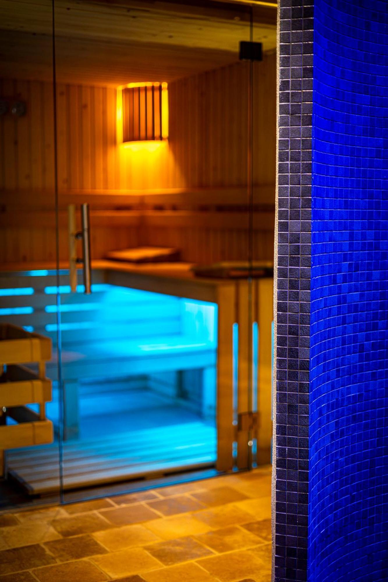 Domaine De Rymska & Spa - Relais & Chateaux Saint-Jean-de-Trezy Bagian luar foto