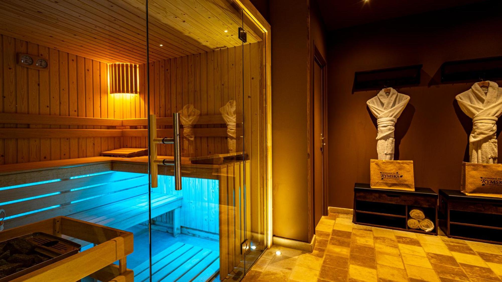 Domaine De Rymska & Spa - Relais & Chateaux Saint-Jean-de-Trezy Bagian luar foto