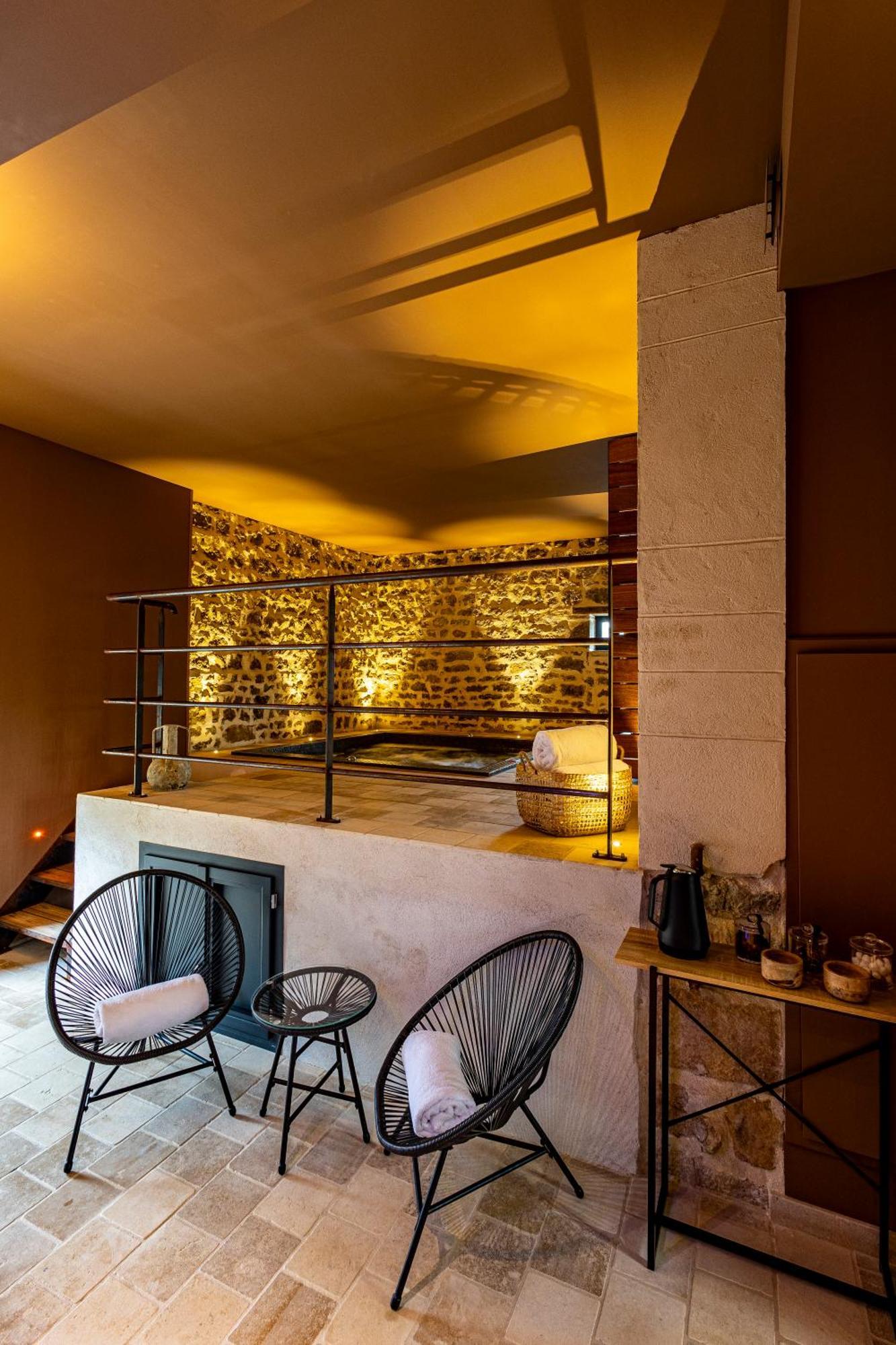 Domaine De Rymska & Spa - Relais & Chateaux Saint-Jean-de-Trezy Bagian luar foto
